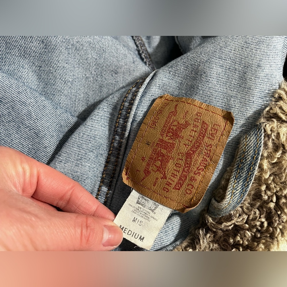 Vintage Levi's Denim Jacket - Picture 6 of 6